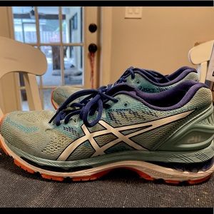 ASICS Running Shoes size 9 women’s